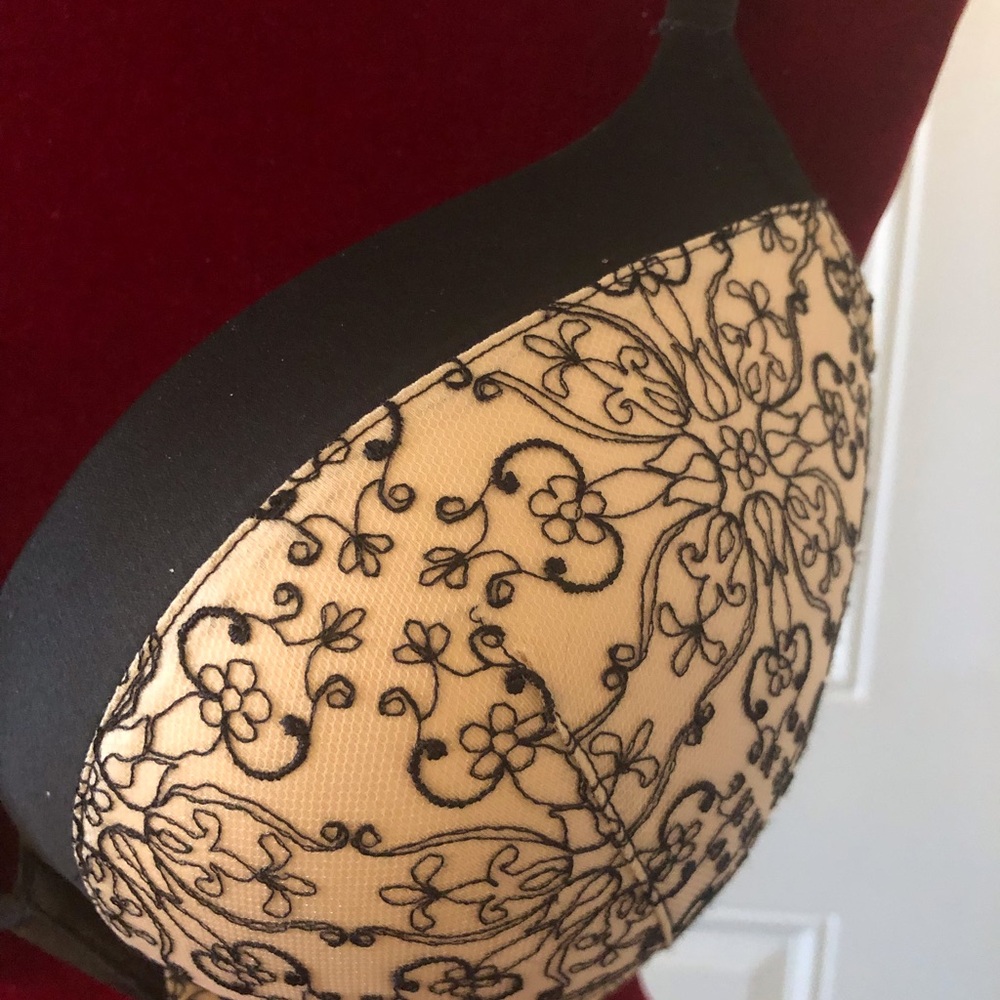 Victoria’s Secret Very Sexy Plunge Padded Bra 38C